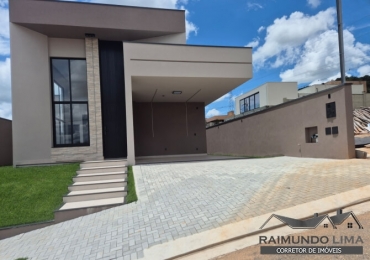 Casa no Condomínio Las Palmas 